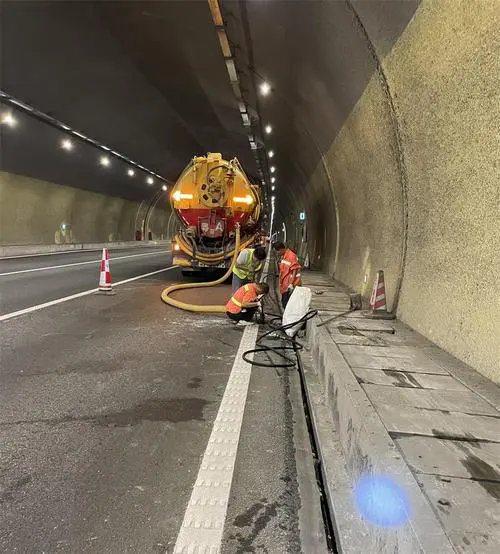 宣城隧道排水渠清淤